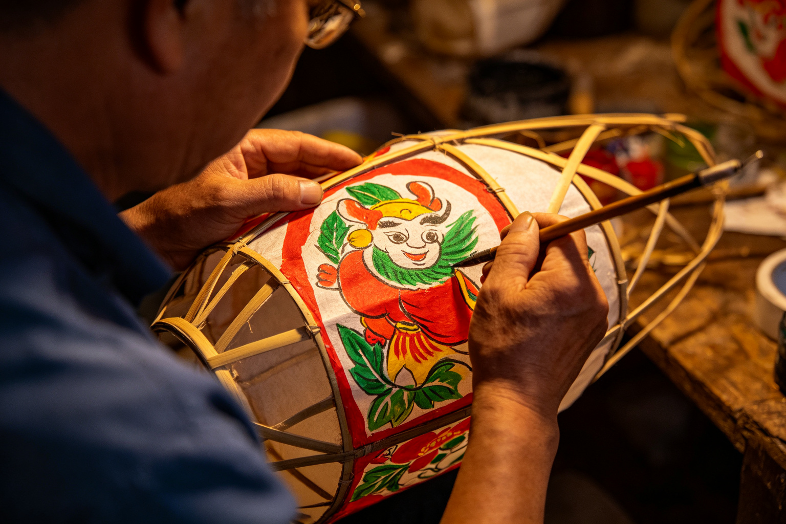 How Traditional Zigong Lanterns Are Made - Manufacturing Guide article by Zedong Lantern Festival