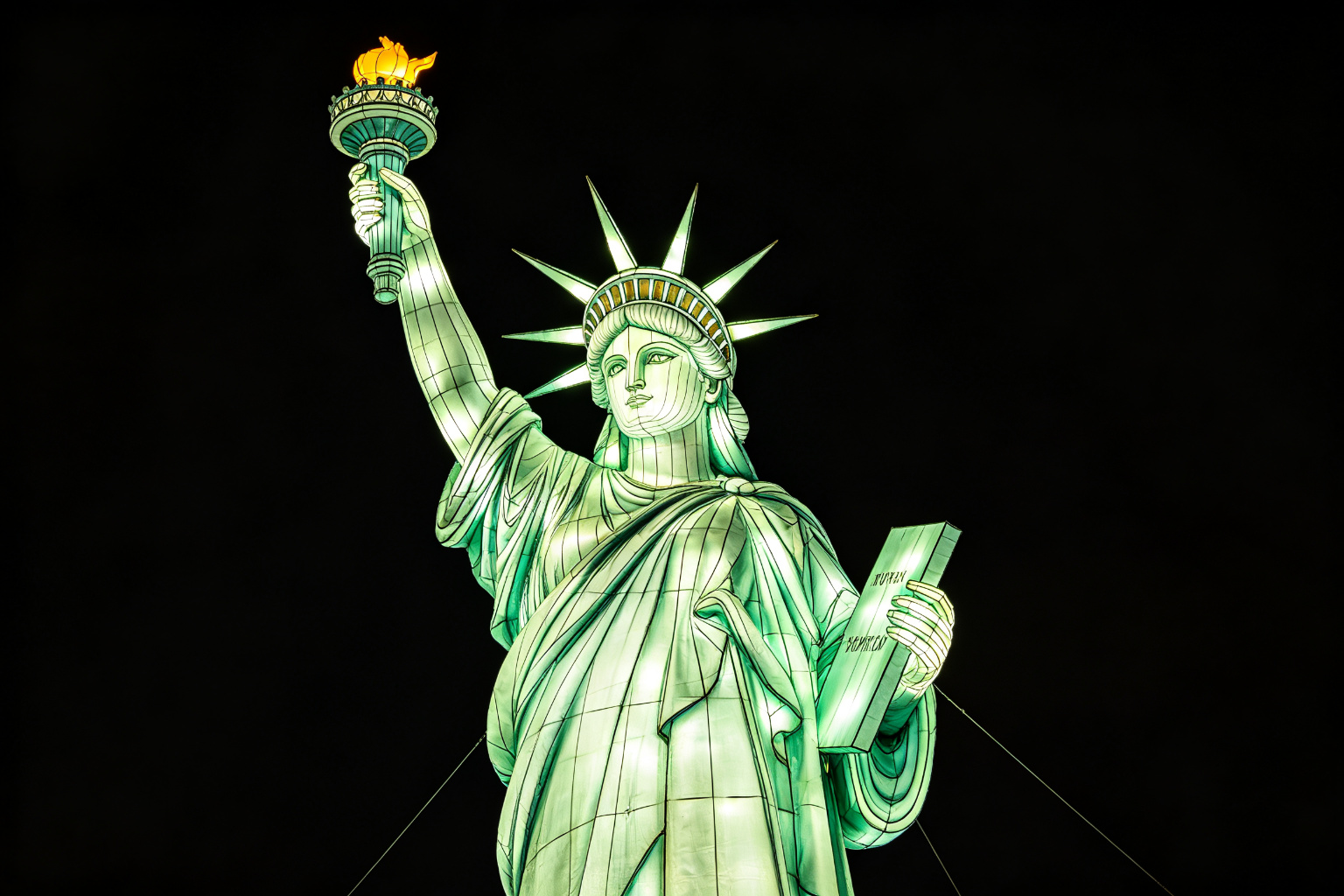 Statue of Liberty Lantern Display (ZD-093) - World Landmark Lanterns by Zedong, dimensions 200x200x600cm