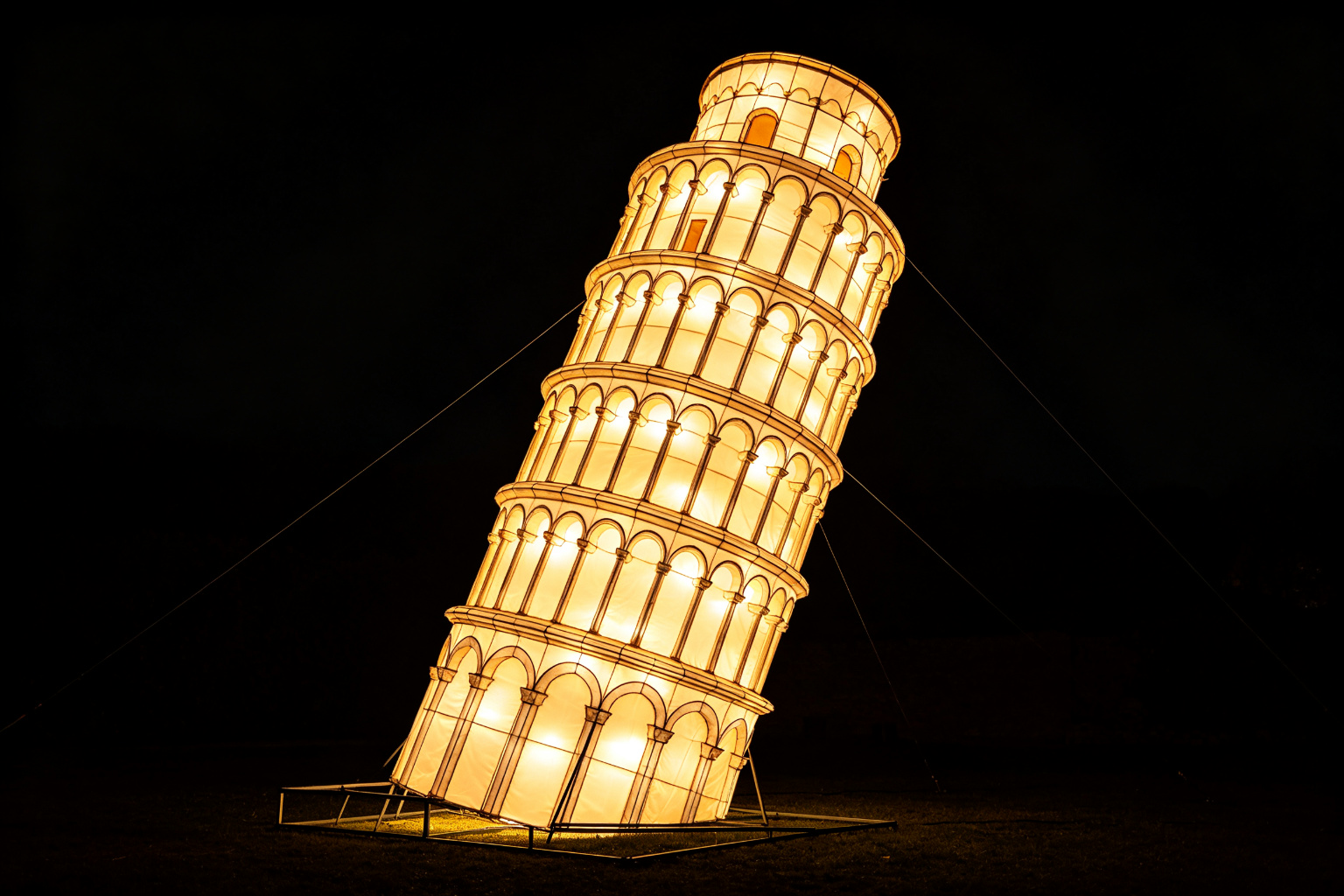 Leaning Tower of Pisa Lantern Display (ZD-097) - World Landmark Lanterns by Zedong, dimensions 150x150x400cm
