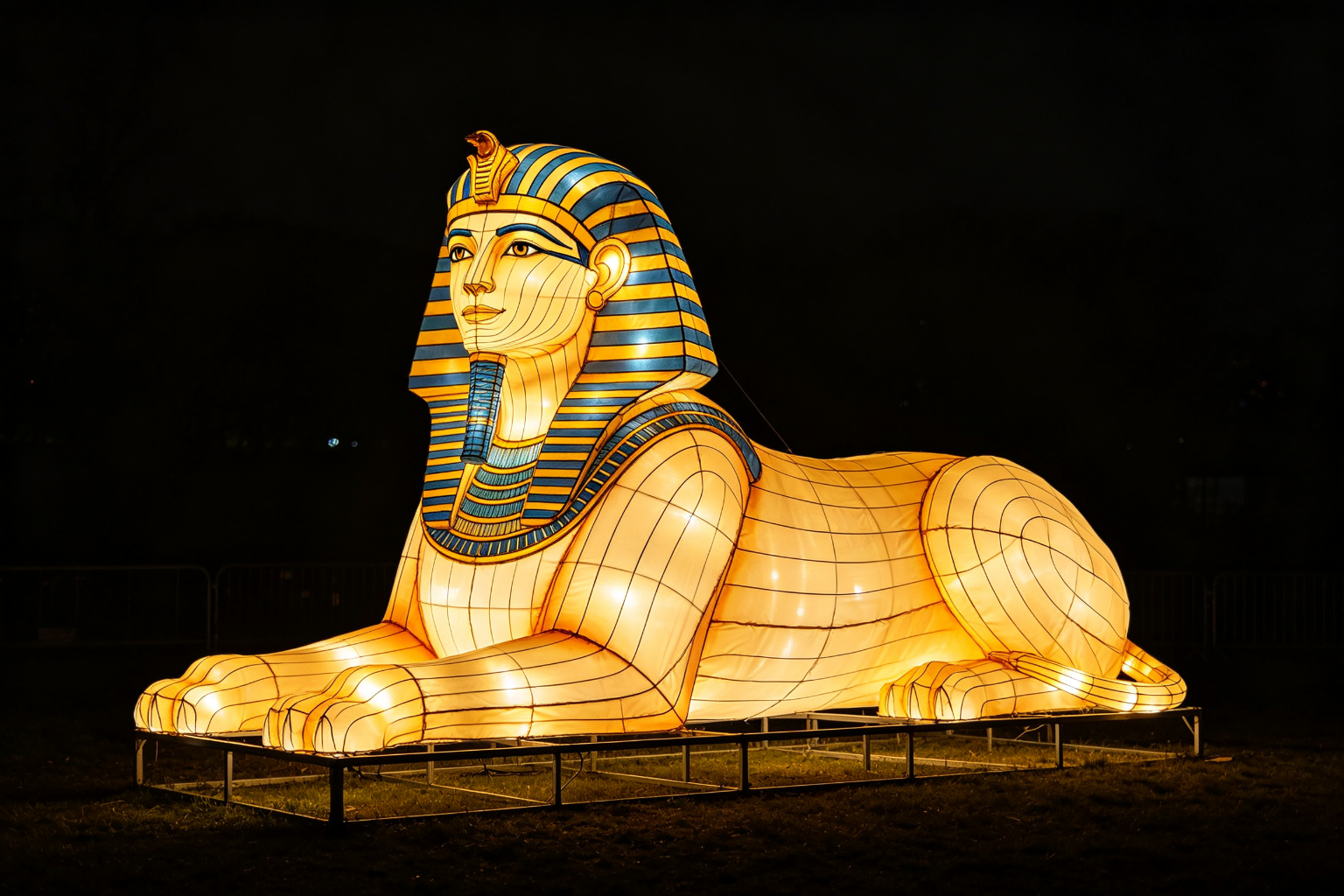 Egyptian Sphinx Lantern Display (ZD-163) - Mythology & Character Lanterns by Zedong, dimensions 450x150x250cm